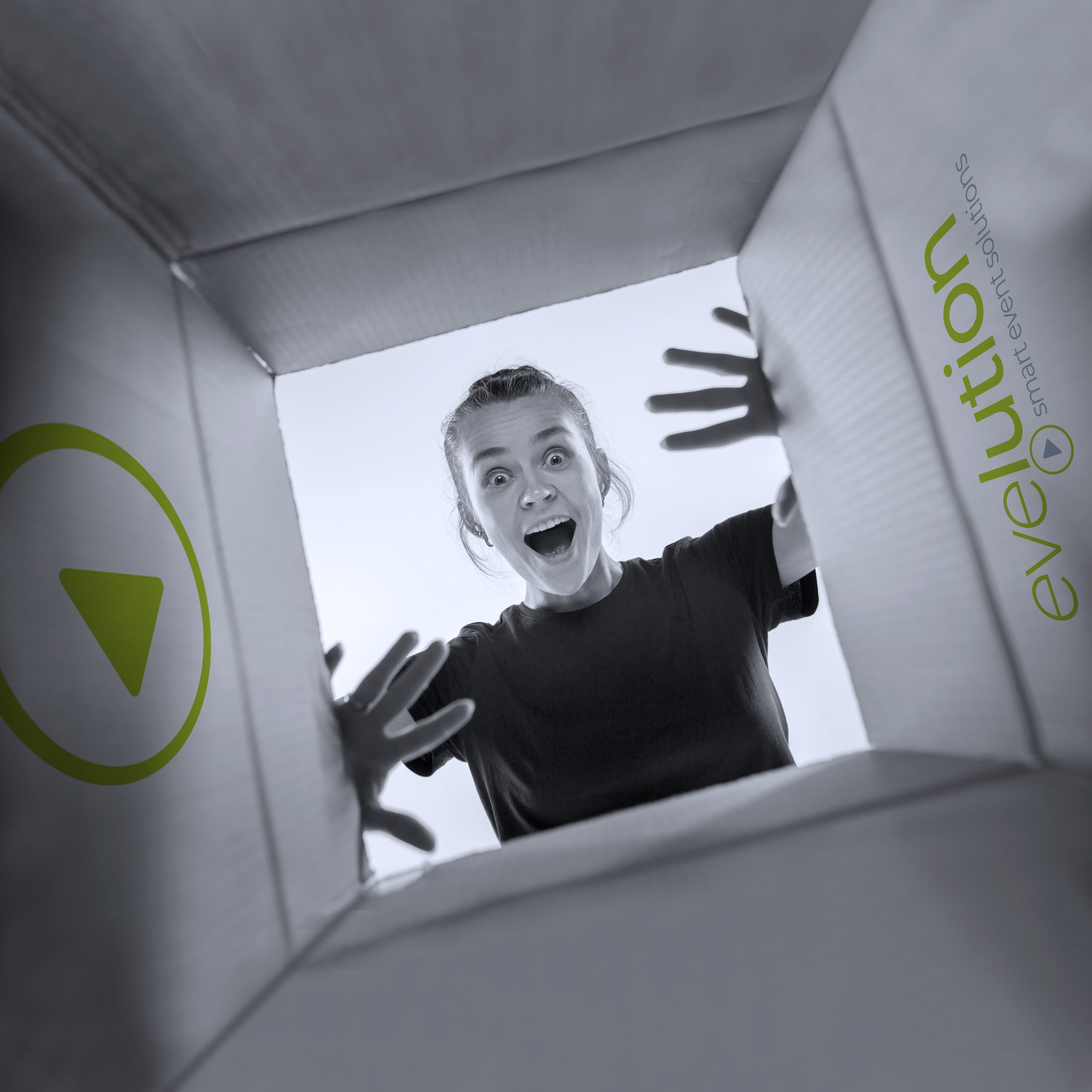 Girl looking into a cardbox and is suprised